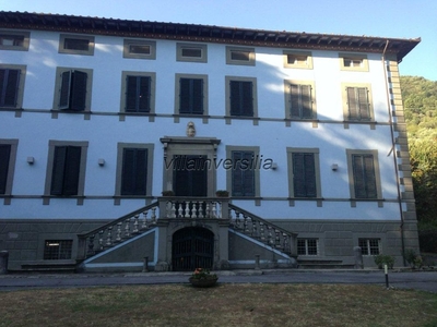 Palazzo storico a Lucca, 27 locali, 8 bagni, giardino privato, 1800 m²