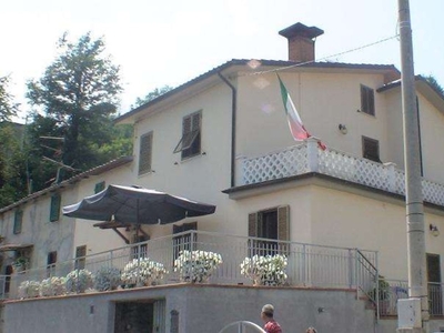 Porzione di casa a Piazza al Serchio, 9 locali, 4 bagni, 200 m²