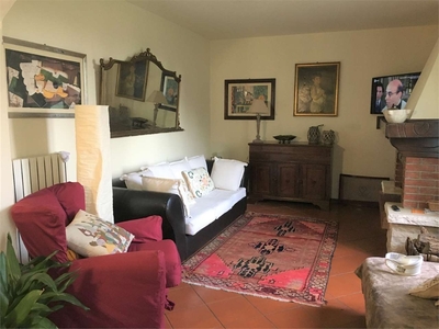 Porzione di casa in Capannori, Capannori, 6 locali, 3 bagni, 180 m²