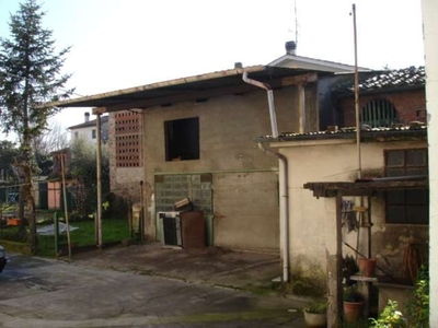 Porzione di casa in Capannori Centro, Capannori, 6 locali, 1 bagno