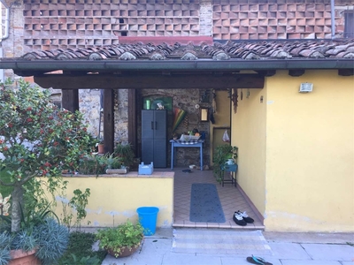 Porzione di casa in Pieve San Paolo, Capannori, 4 locali, 2 bagni