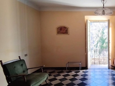 Quadrilocale a Bagni di Lucca, 1 bagno, 130 m², buono stato in vendita