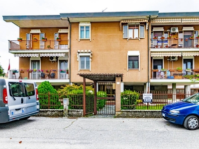 Quadrilocale a Brembio, 1 bagno, 100 m², 1° piano, aria condizionata