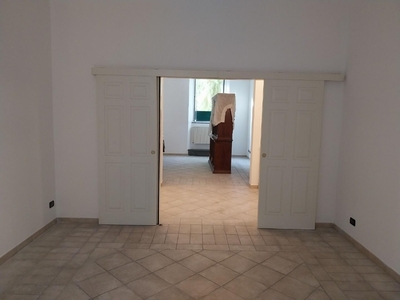 Quadrilocale a Livorno, 2 bagni, 122 m², piano rialzato in vendita