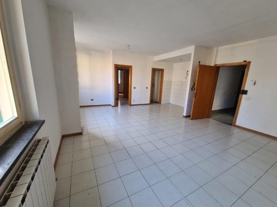 Quadrilocale a Livorno, 2 bagni, 80 m², 3° piano, ascensore in vendita