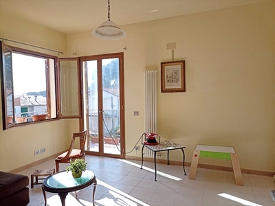 Quadrilocale a Rosignano Marittimo, 1 bagno, posto auto, 90 m²