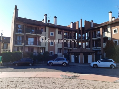 Quadrilocale in Piazza Insubria, Marcallo con Casone, 3 bagni, con box