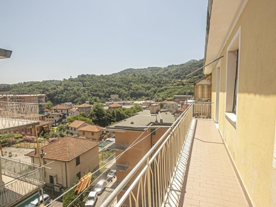Quadrilocale in Via campomorone 105a, Genova, 1 bagno, arredato, 71 m²