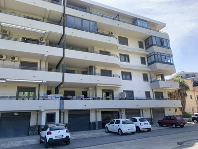 Quadrilocale in Via Cottone 6, Messina, 2 bagni, 100 m², 4° piano