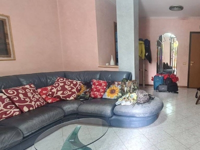 Quadrilocale in Via Manzoni, Cornate d'Adda, 1 bagno, con box, 110 m²