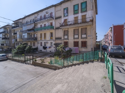 Quadrilocale in Via Pietro Da Messina 18, Messina, 1 bagno, 85 m²
