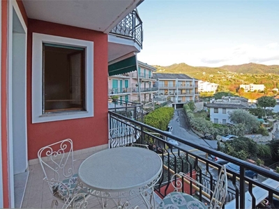 Quadrilocale in Via Puchoz, Rapallo, 1 bagno, garage, 90 m², 2° piano