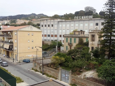 Quadrilocale in Via San Riccardo 3, Messina, 2 bagni, posto auto