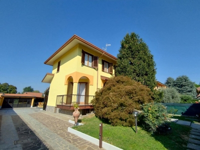 Villa in Via Ticino 19/10, Santo Stefano Ticino, 4 locali, 3 bagni