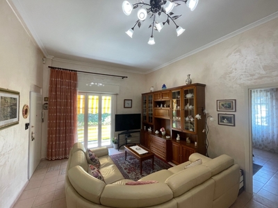 Quadrilocale in Viale delle Palme 3, Taggia, 1 bagno, arredato, 95 m²