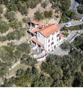 Rustico a Camaiore, 12 locali, 4 bagni, giardino privato, 300 m²