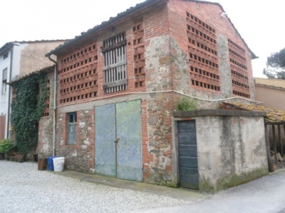 Rustico a Capannori, 1 locale, giardino privato, 140 m², multilivello