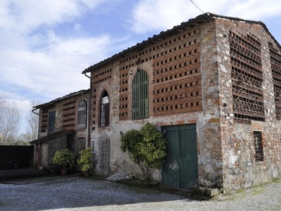 Rustico a Capannori, 5 locali, 1 bagno, giardino privato, posto auto