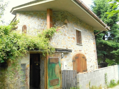 Rustico a Capannori, 6 locali, 2 bagni, giardino privato, 120 m²