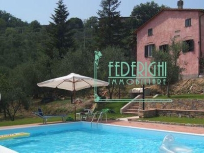 Rustico a Lucca, 10 locali, 1 bagno, giardino privato, 240 m²