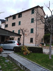 Rustico a Pietrasanta, 6 locali, 2 bagni, giardino privato, 110 m²