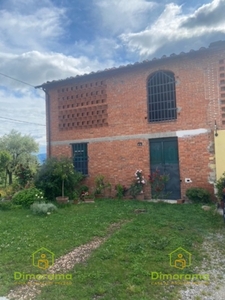 Rustico in Corte Franceschini, Capannori, 10 locali, giardino privato