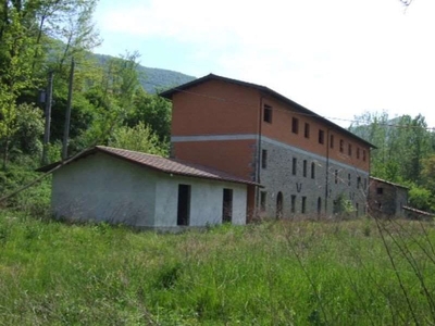 Rustico in Il poggio, Camporgiano, 10 locali, 6 bagni, garage, 500 m²