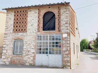 Rustico in Marlia, Capannori, 8 locali, 200 m², da ristrutturare