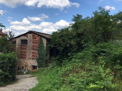 Rustico in Via della chiesa, Capannori, 3 locali, giardino privato