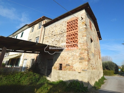 Terratetto - terracielo a Lucca, 10 locali, 2 bagni, giardino privato