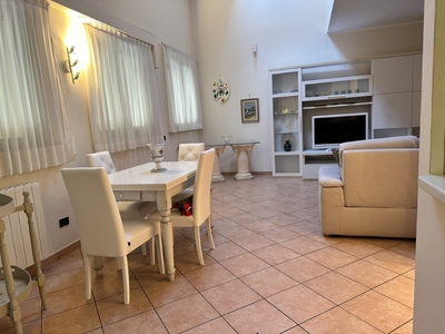 Trilocale a Follonica, 2 bagni, 70 m², 1° piano, ascensore in vendita