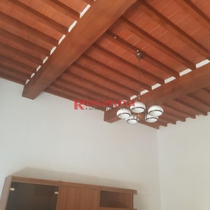 Trilocale a Livorno, 1 bagno, arredato, 88 m², 1° piano, buono stato