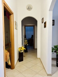 Trilocale a Livorno, 1 bagno, 82 m², piano rialzato, porta blindata