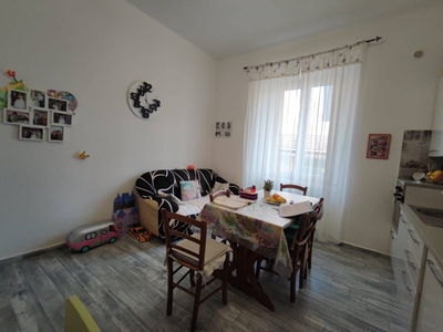 Trilocale a Piombino, 1 bagno, 70 m², aria condizionata in vendita