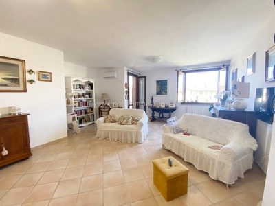 Trilocale a Rosignano Marittimo, 1 bagno, 90 m², 1° piano, taverna