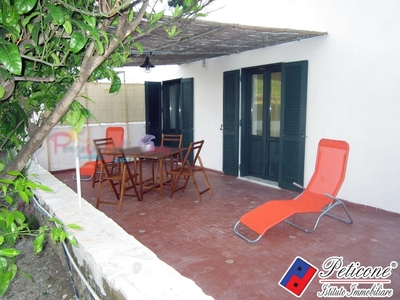 Trilocale in Le Forna, Ponza, 1 bagno, 65 m², 2° piano, ottimo stato