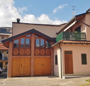 Trilocale in S. Pellico, Cornate d'Adda, 2 bagni, con box, 130 m²