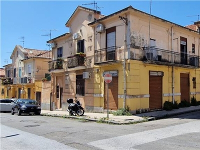 Trilocale in Via Antonio Canova 133, Messina, 1 bagno, 75 m²