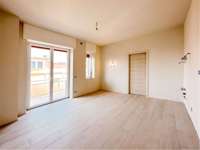 Trilocale in Via Aurelia, Rapallo, 2 bagni, 75 m², 1° piano, ascensore