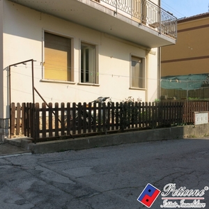 Trilocale in Via Bologna, Lenola, 1 bagno, giardino in comune, 63 m²