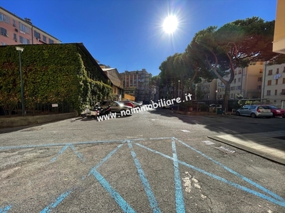 Trilocale in VIA BORZOLI, Genova, 1 bagno, posto auto, 90 m², 1° piano