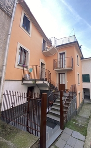 Trilocale in Via Cristoforo Colombo, Moconesi, 1 bagno, 50 m², taverna