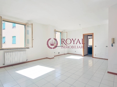 Trilocale in Via Della Rondinella, Livorno, 2 bagni, 101 m², 3° piano