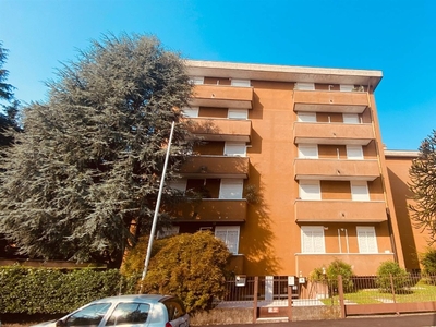 Trilocale in VIA GIULIANI 19, Legnano, 2 bagni, 110 m², 3° piano