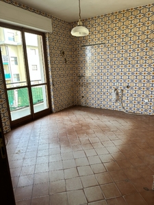 Trilocale in Via Manzoni, Follonica, 1 bagno, 85 m², ascensore