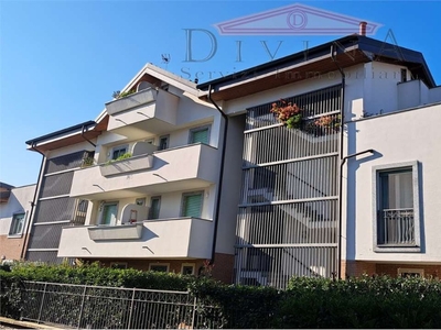 Trilocale in Via monfalcone, Monza, 2 bagni, garage, arredato, 130 m²