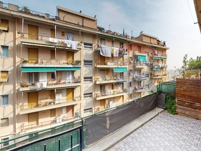 Trilocale in Via Sant'Alberto, Genova, 1 bagno, 44 m², buono stato