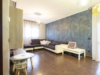 Trilocale in Via Vespri Siciliani 5, Parabiago, 2 bagni, 95 m²