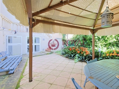 Trilocale in Viale Italia, Livorno, 2 bagni, giardino privato, 110 m²