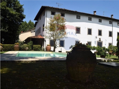 Villa a Bagni di Lucca, 23 locali, 8 bagni, giardino privato, arredato